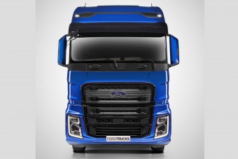 Új nyerges vontatón dolgozik a Ford