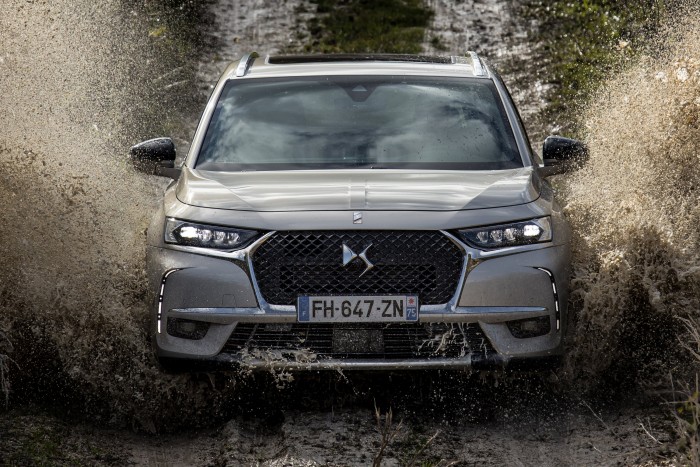 Nem enged cammogni: magától ad gázt a kisautó 11