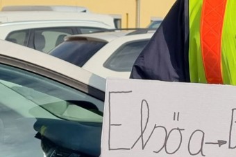 Reagált az őrületre a magyar rendőrség, ők is felírtak valamit egy kartonlapra