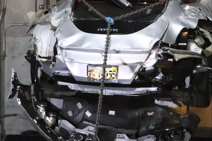 A liftaknába zuhant egy 85 milliós Ferrari