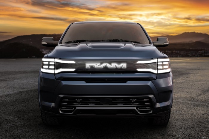 Nem sokkol űrhajós dizájnnal ez a villanyautó 7