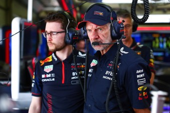 F1: Meglepő nevet dobtak be az esélyesek közé