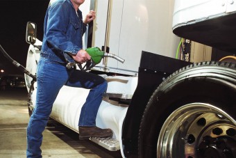 Újfajta benzinkút nyílt itthon, nem használhatja bárki