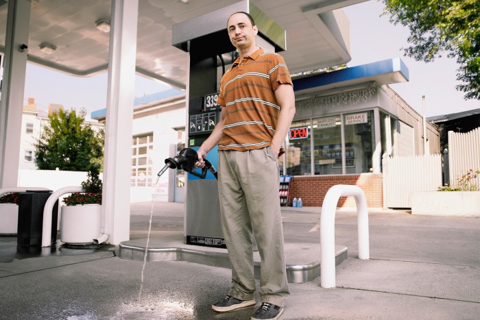 Azt hiszed, Magyarországon drága az üzemanyag? Itt a világ 10 legdrágább országa