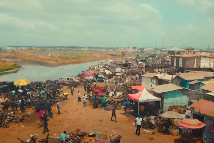 Ghána gigantikus autótemetőjében támadnak fel öreg autóink 1