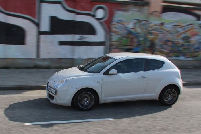 Már 15 éve is darázsfészekbe nyúlt az Alfa Romeo 3 | Vezess Már 15 éve is darázsfészekbe nyúlt az Alfa Romeo 3
