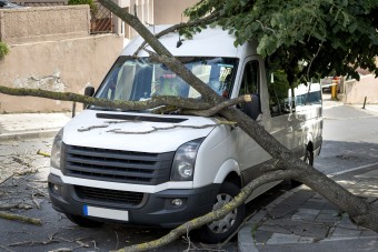 Feltöltött telefont ajánl az autósoknak a Katasztrófavédelem