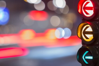 Megőrjíti az autósokat a lámpa, aminél tíz percet is állni kell