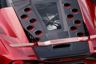 Csodaautókkal búcsúzik a Lamborghini legendás motorja