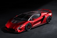 Csodaautókkal búcsúzik a Lamborghini legendás motorja 31