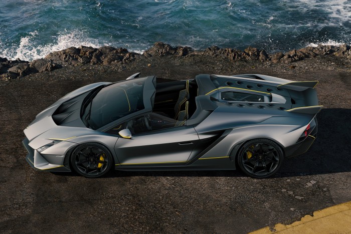 Csodaautókkal búcsúzik a Lamborghini legendás motorja 7