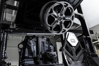 Cyberpunk időszobrok készültek Lamborghini-alkatrészekből