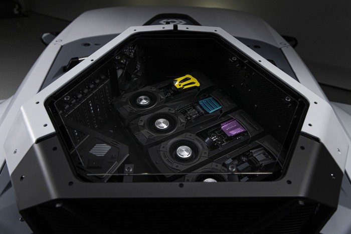 Cyberpunk időszobrok készültek Lamborghini-alkatrészekből 6 | Vezess Cyberpunk időszobrok készültek Lamborghini-alkatrészekből 6