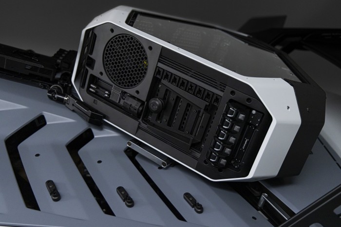 Cyberpunk időszobrok készültek Lamborghini-alkatrészekből 7 | Vezess Cyberpunk időszobrok készültek Lamborghini-alkatrészekből 7