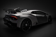 Cyberpunk időszobrok készültek Lamborghini-alkatrészekből 27