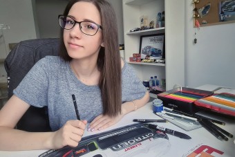 Ez a magyar lány úgy rajzol autókat, hogy szinte életre kelnek