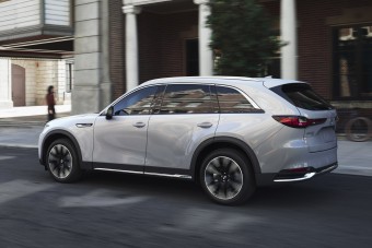 Nagycsaládos Mazda, hátsókerék-hajtással