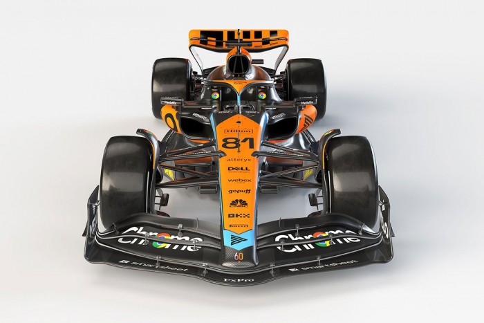 Jubileumi Forma-1-es autót mutattak be – itt az új McLaren 6