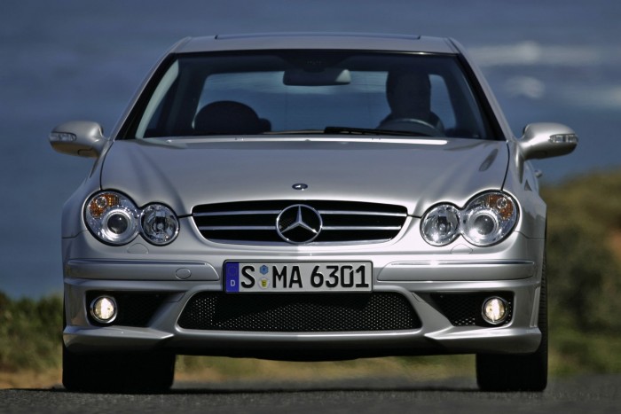 Nem enged cammogni: magától ad gázt a kisautó 9