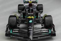 F1: Hamilton újra fekete autót kap a Mercedestől 8