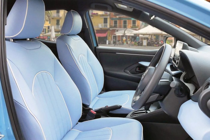 Ez az öreg Jaguar igazából egy új Toyota 7 | Vezess Ez az öreg Jaguar igazából egy új Toyota 7