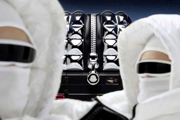 Ilyet még nem láttál: pufidzsekibe öltöztetett Merci 6