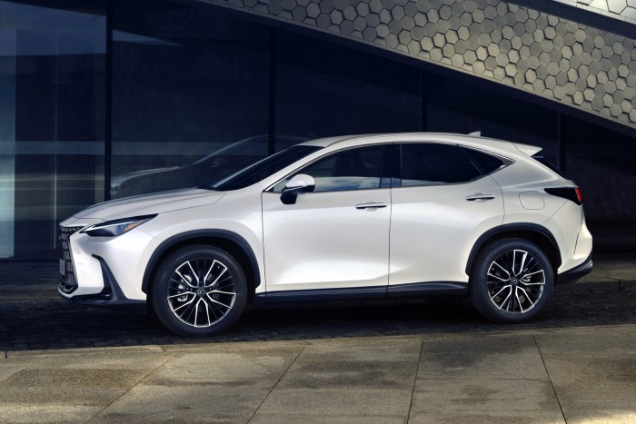 Okosabb, olcsóbb, takarékosabb a Lexus NX 10
