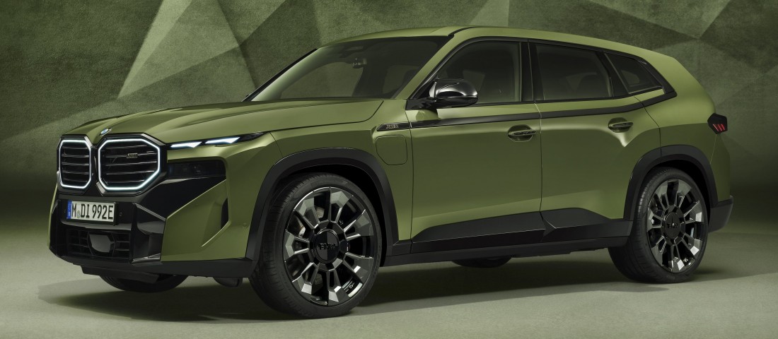 Extrém színekben is kérhető a BMW brutál hibridje