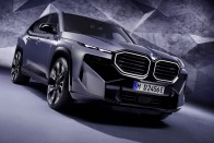 Extrém színekben is kérhető a BMW brutál hibridje 16