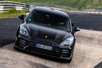 Fillérekért árultak vadonatúj Porschéket