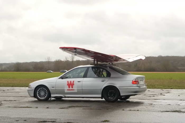 Elég szárnyakat szerelni egy BMW-re, hogy repülni tudjon? Kipróbálták! 1