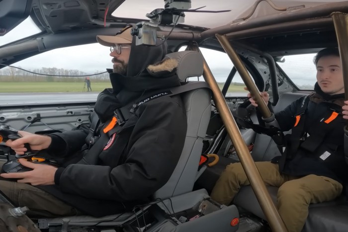 Elég szárnyakat szerelni egy BMW-re, hogy repülni tudjon? Kipróbálták! 2