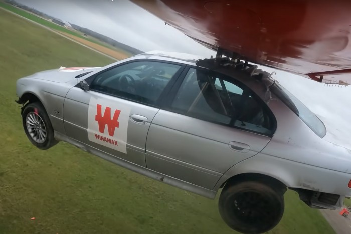 Elég szárnyakat szerelni egy BMW-re, hogy repülni tudjon? Kipróbálták! 3