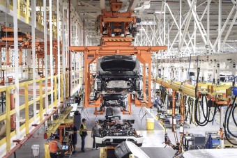 Tömeges elbocsátások egy európai autógyártónál