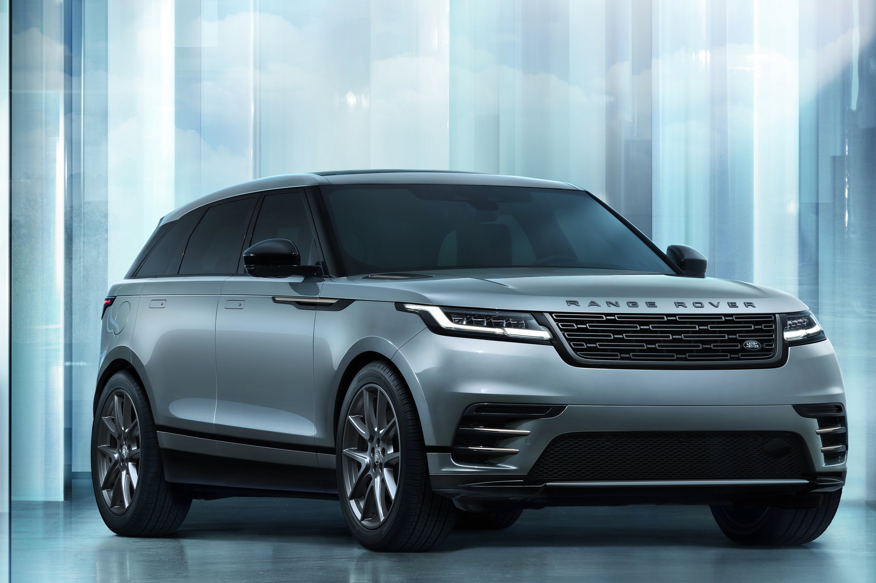 rr_velar_24my_exterior_08_front_3-4_010223 | Vezess | Vezess