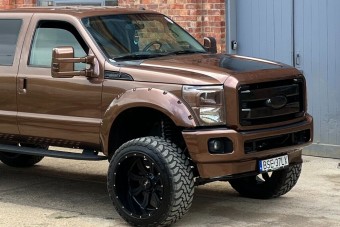 Hegyeket is elrángat a tuningolt amerikai dízelóriás