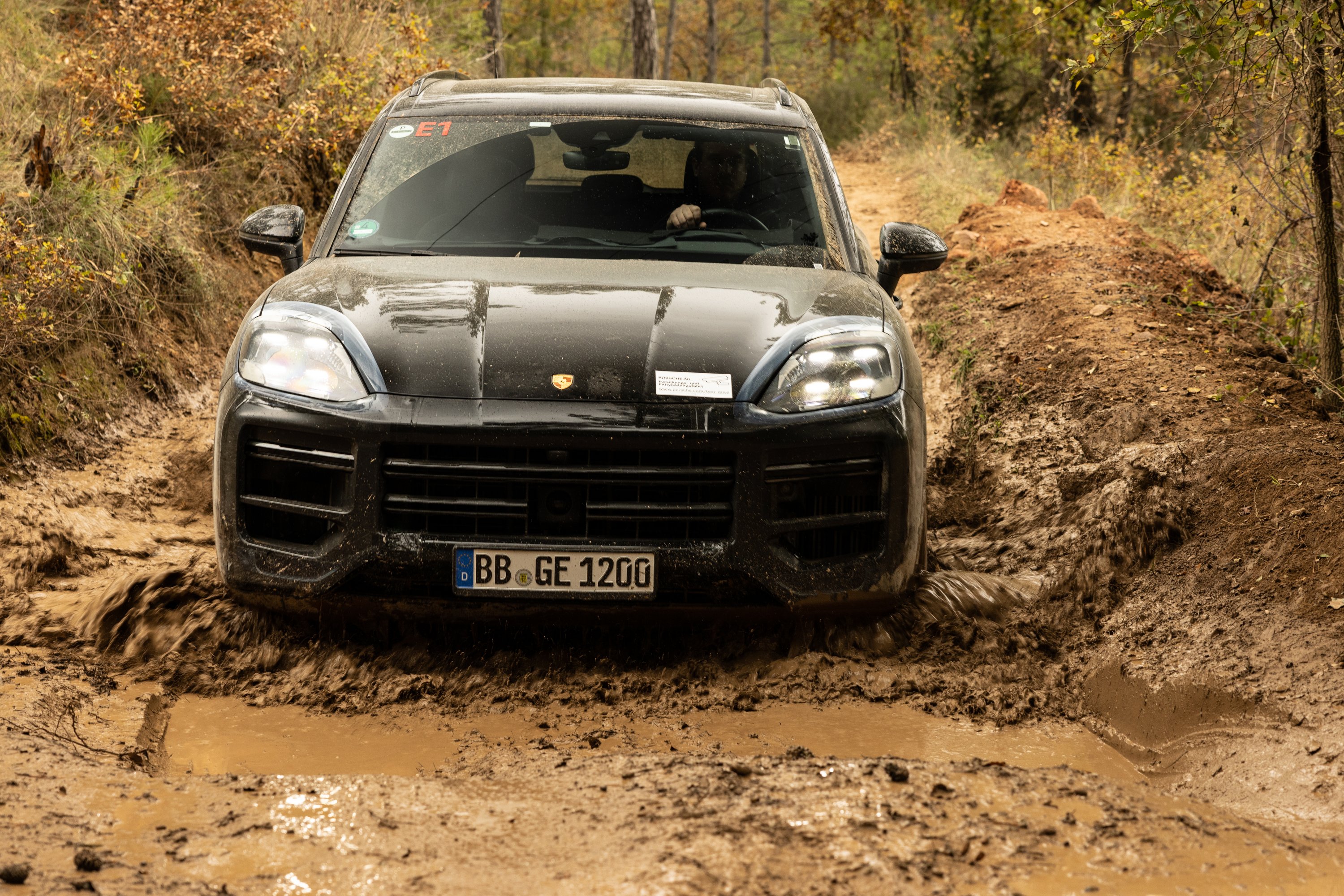 Rekordot dönt a Cayenne-nel a Porsche 4