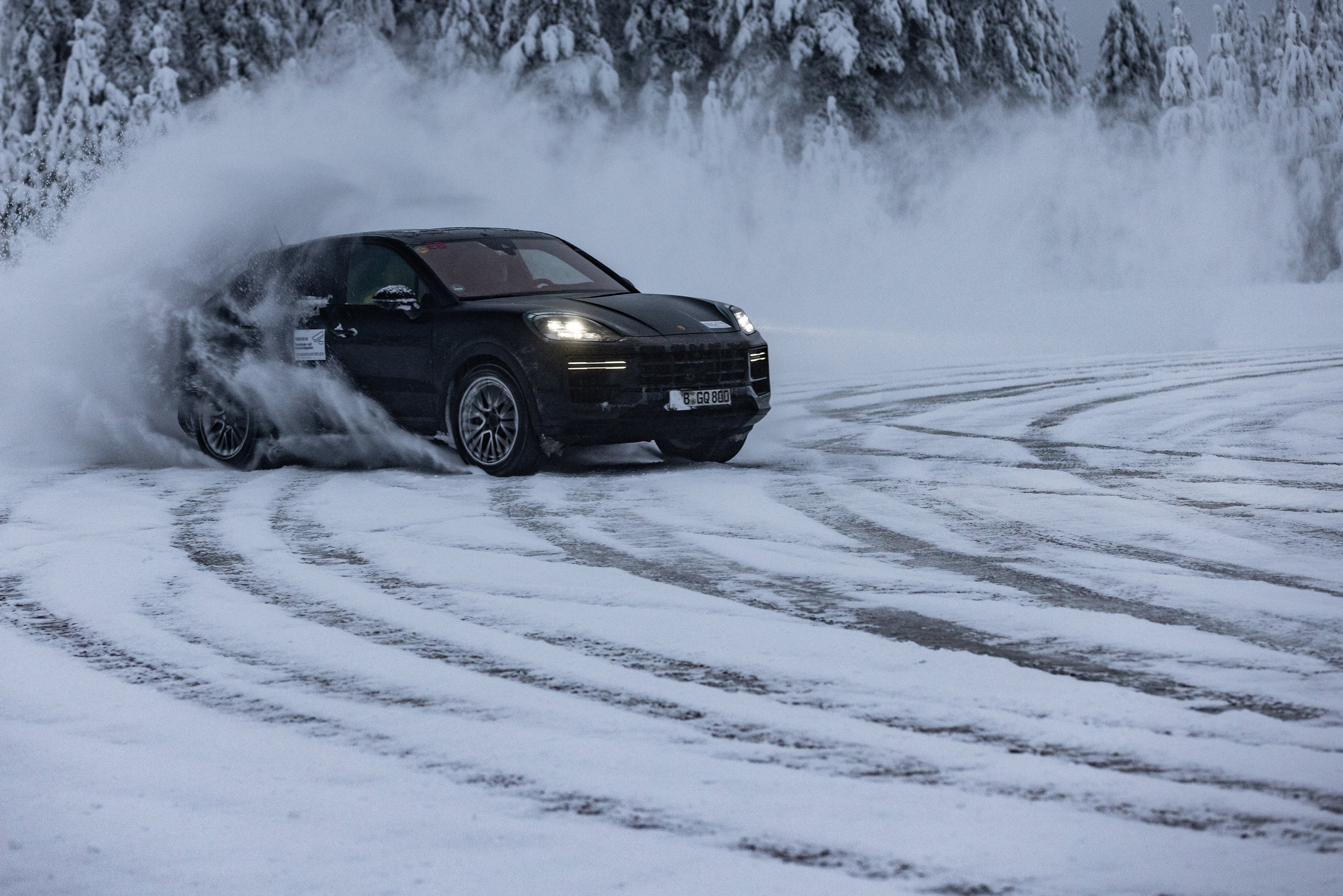 Rekordot dönt a Cayenne-nel a Porsche 8