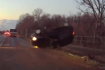 Előzés közben borult fel egy autós Békésnél