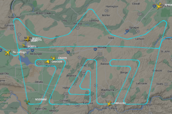 Égre rajzolt koronával búcsúzott az utolsó Boeing 747-es