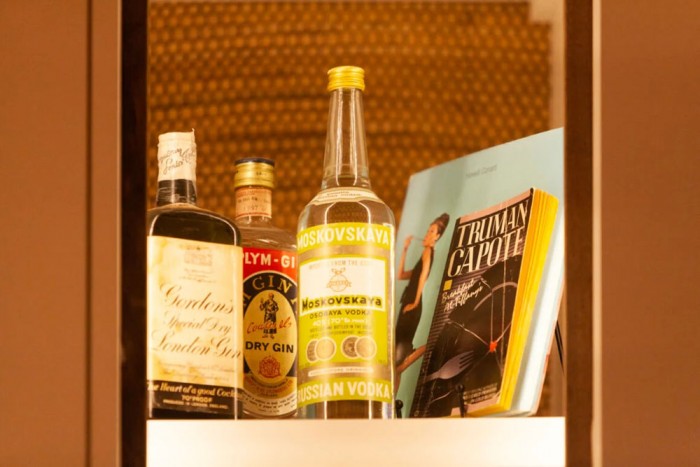 Százezrekért koktélozhatsz ebben a könyvtárban 2 | Vezess Százezrekért koktélozhatsz ebben a könyvtárban 2