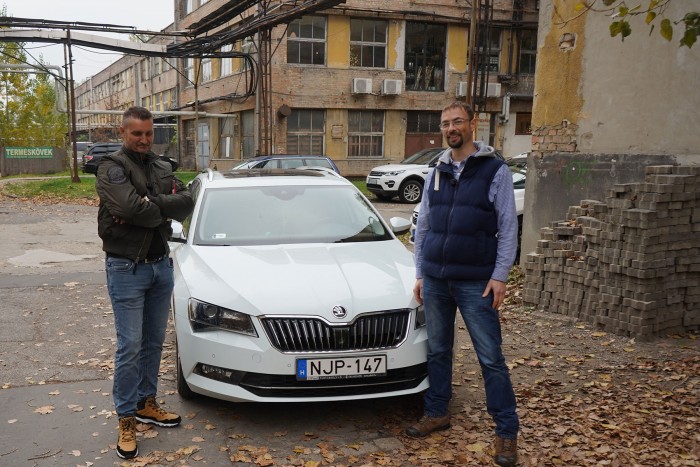 Škoda Superb en el octágono Vezess