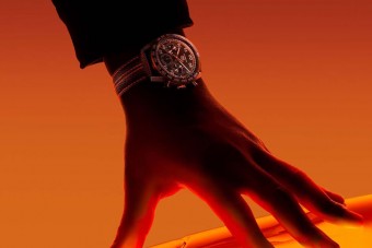 Szikrázik, lángol a csuklón ez a luxusóra