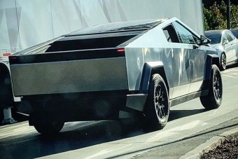 Már az utcán a Cybertruck, de ki tudja, mikor jön igazából