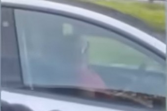 Úgy ment 15 percen át az autópályán, hogy közben simán aludt