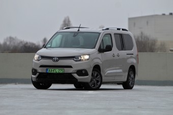 Egyszerre ad és elvesz a francia Toyota