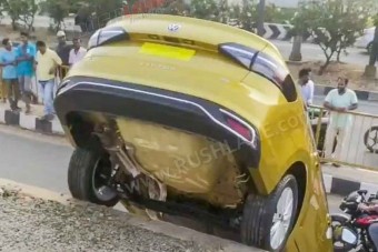 El sem hozta a szalonból, máris összetört az új autója