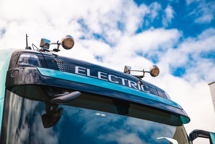 Ez tényleg az elektromos vontatók King of the Roadja 6