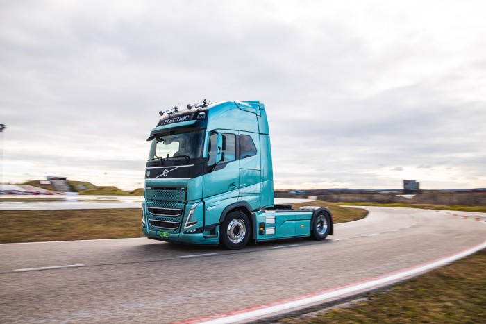 Ez tényleg az elektromos vontatók King of the Roadja 11