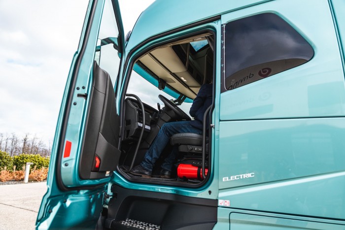 Ez tényleg az elektromos vontatók King of the Roadja 8